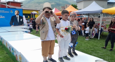 Amasya'da minikler Türkiye Çevre Haftası temalı defile düzenledi