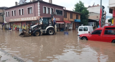 Amasya'da sağanak hayatı olumsuz etkiledi