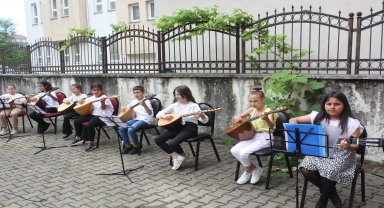 Arhavi'de yıl sonu sergisi düzenlendi
