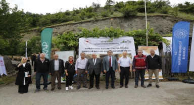 Artvin'de arıcılara ana arı ve ekipman desteği verildi