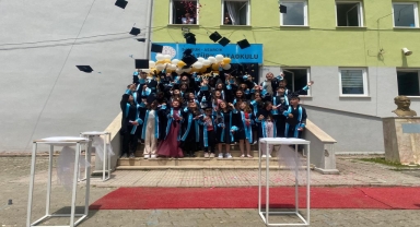 Asarcık'ta ortaokul öğrencileri mezuniyet heyecanı yaşadı