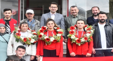 Avrupa Şampiyonası'ndan madalyalarla dönen genç bilek güreşçiler, Ordu'da törenle karşılandı