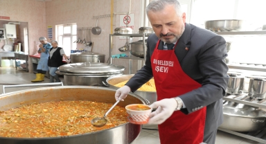 Bafra'daki depremzedelere yardımlar devam ediyor