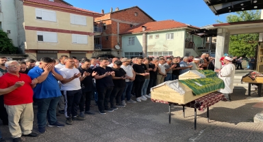 Bartın'da trafik kazasında hayatlarını kaybeden anne, baba ve oğlunun cenazeleri toprağa verildi