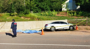 Bayram tatiline geldikleri Bartın'da trafik kazası geçiren aynı aileden 3 kişi öldü