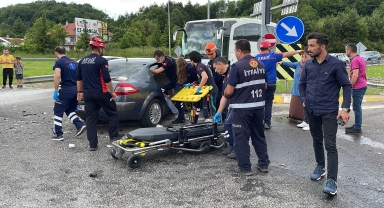 Bolu'da çarpışan iki otomobildeki 9 kişi yaralandı