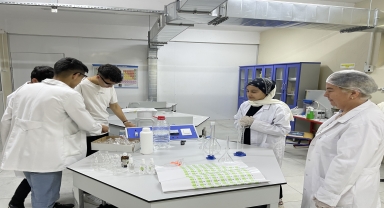 Bolu'da lise öğrencileri, sokakları saran ıhlamur kokusunu kolonyayla buluşturdu