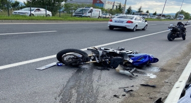 Bolu'da motosikletle hafif ticari aracın çarpıştığı kazada 3 kişi yaralandı