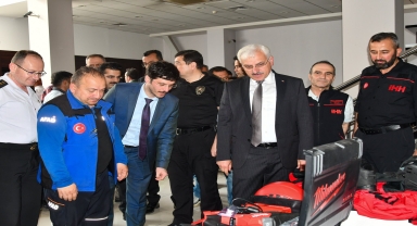 Bolu'da Sağlık Arama Kurtarma Derneğinin eğitimlerine katılanlara sertifikaları verildi