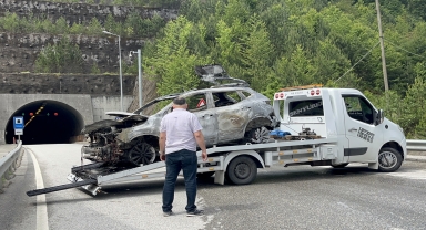 Bolu'da seyir halindeki otomobilde çıkan yangın söndürüldü