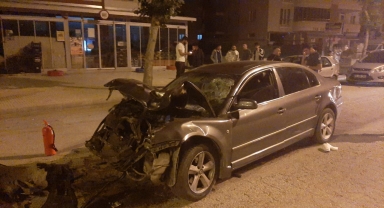 Çorum'da çarpışan iki otomobildeki 3 kişi yaralandı