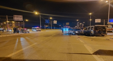 Çorum'da iki otomobil çarpıştı, 3 kişi yaralandı