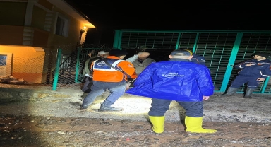 Çorum'da sağanak nedeniyle evini su basan vatandaşa AFAD ulaştı