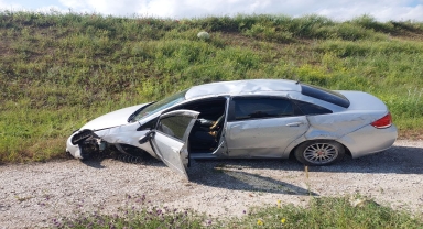 Çorum'da şarampole devrilen otomobilin sürücüsü yaralandı