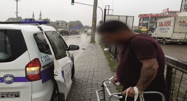 Düzce'de kendini engelli gibi göstererek dilenen kişi yakalandı