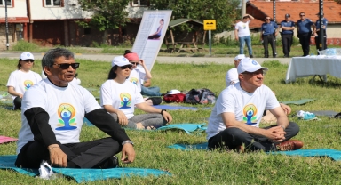 Hindistan'ın Ankara Büyükelçisi Paul, Dünya Yoga Günü'nde Hattuşa'da yoga yaptı