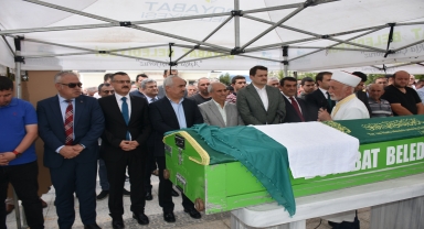 İçişleri Bakan Yardımcısı Ersoy Sinop'ta 5 yaşındaki çocuğun cenazesine katıldı