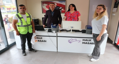 Karabük'te temizlik personelinin parkta bulduğu cüzdan sahibine ulaştırıldı