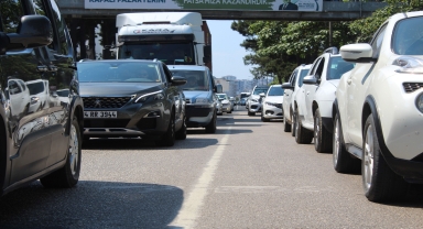 Karadeniz Sahil Yolu'nun Ordu güzergahında trafik yoğunluğu yaşanıyor