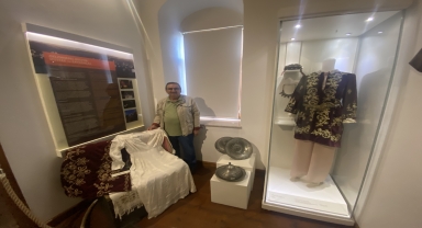 Kastamonu'da bir kişi vefat eden annesinin 75 yıllık gelinliğini müzeye bağışladı