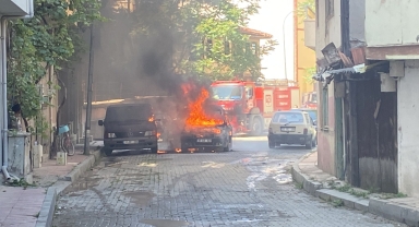 Kastamonu'da çıkan yangında 2 otomobil ile 2 minibüs zarar gördü