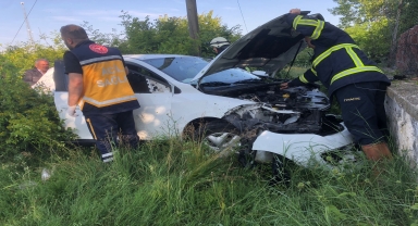 Kastamonu'da duvara çarpan otomobilin sürücüsü yaralandı