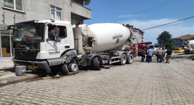 Kastamonu'da freni patlayan ve eve çarpmak üzere olan beton mikserini sürücü son anda durdurdu