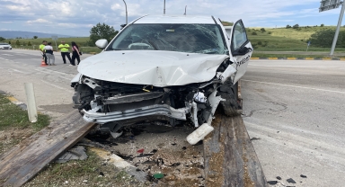 Kastamonu'da hafif ticari araç ile otomobil çarpıştı, 4 kişi yaralandı