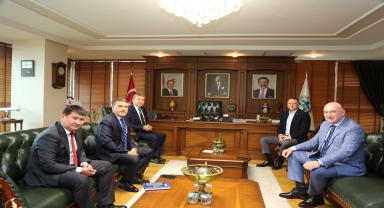 Kazakistan Büyükelçisi Sapiyev, Ordu TSO Başkanı Karlıbel'i ziyaret etti