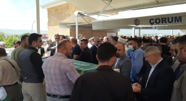 KKKA nedeniyle vefat eden ÇESOB Başkanı Recep Gür'ün eşi toprağa verildi