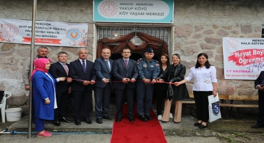 Merzifon'da kursiyerlerin yaptığı ürünler sergilendi
