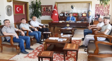 Okul müdürleri Çanakkale gezisinin ardından Yakakent Belediye Başkanı'nı ziyaret etti