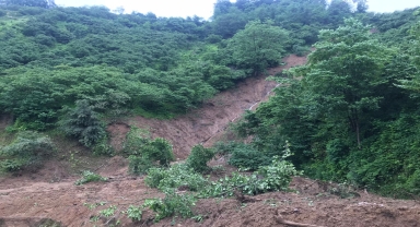 Ordu'nun İkizce ilçesinde sağanak bazı yollarda hasara yol açtı