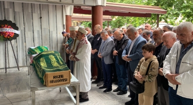 Rize'de cam temizlerken 5. kattan düşerek ölen kadının cenazesi defnedildi
