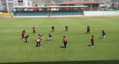 Şampiyon genç hokeycilerin hedefi, milli takım formasını giymek