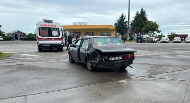 Samsun'da iki otomobil çarpıştı, 2 kişi yaralandı