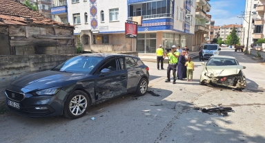 Samsun'da iki otomobilin çarpıştığı kazada 2 kişi yaralandı