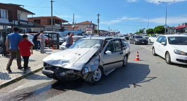 Samsun'da iki otomobilin çarpıştığı kazada 4 kişi yaralandı