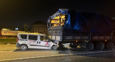 Samsun'da kaza yapan Türk Kızılay aracındaki kan başka araca nakledildi