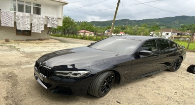 Samsun'da park halindeki bir otomobile yorgun mermi isabet etti