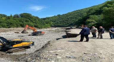Sinop'ta sağanak sonrası zarar gören köy yolları onarılıyor