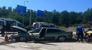 Sinop'ta tır ile çarpışan otomobildeki 2 kişi yaralandı