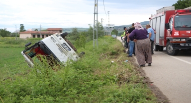 Tokat'ta devrilen minibüsteki 14 tarım işçisi kendi imkanlarıyla kurtuldu