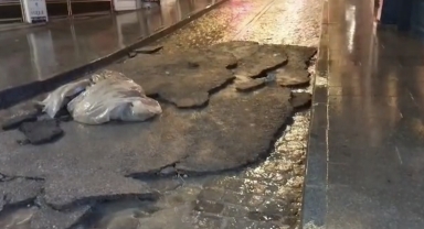 Tokat'ta sağanak asfaltın sökülmesine neden oldu