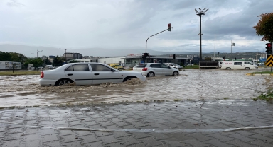 Tokat'ta şiddetli yağış taşkına neden oldu