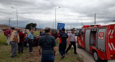 Tokat'taki trafik kazasında araçta sıkışan 2 kişi kurtarıldı