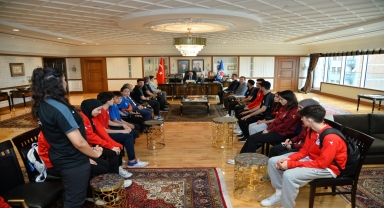Trabzon Büyükşehir Belediye Başkanı Zorluoğlu sporcularla bir araya geldi