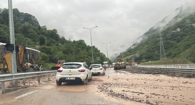 Trabzon'da sağanak hayatı olumsuz etkiledi