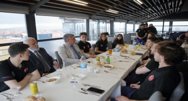TSSF Başkanı Aydın, Çorum'da Paletli Yüzme Milli Takımı ile bir araya geldi: