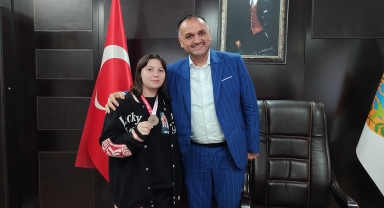 Türkiye Boks Şampiyonası'nda üçüncü olan genç sporcudan Başkan Akgül'e ziyaret